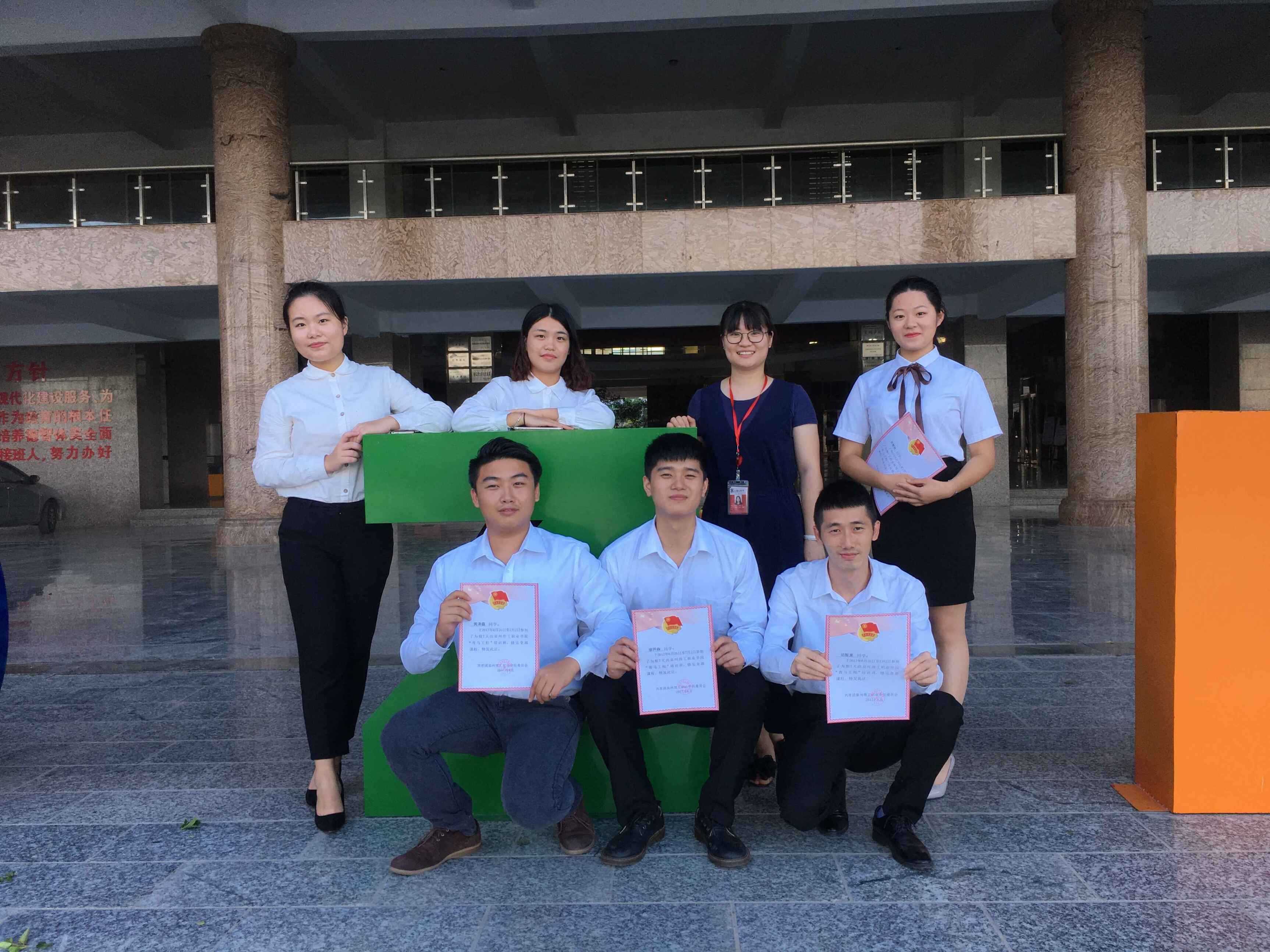 辅导员2.jpg 辅导员2.jpg